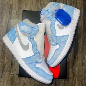 Jordan 1 Hyper Royal